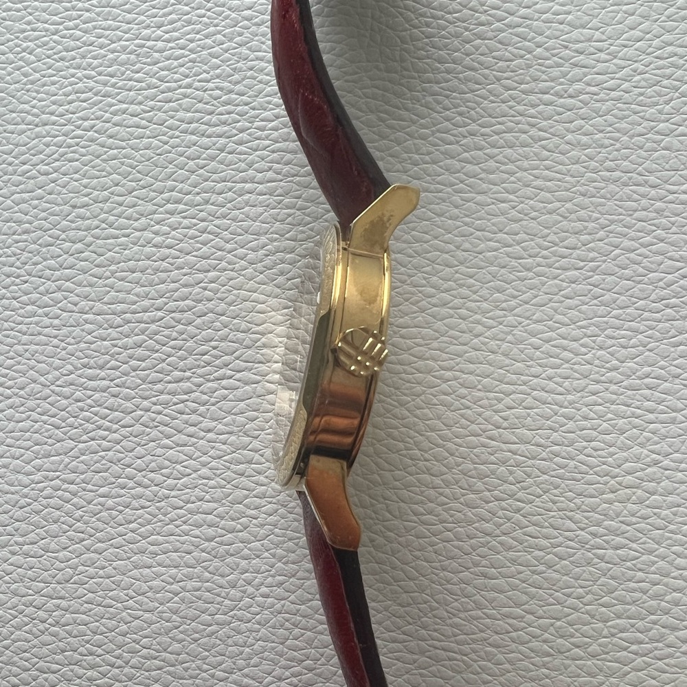 Burberry Watch in Red Leather w/ GHW - Picture 5 of 6